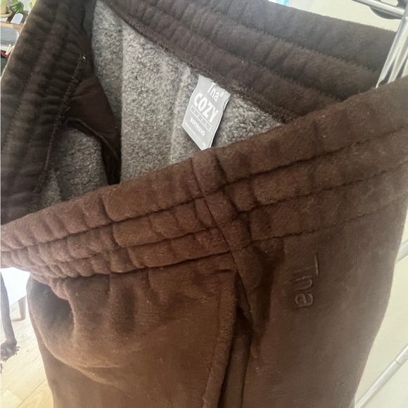 Aritzia tna cozy boyfriend sweatpants - Picture 4 of 5